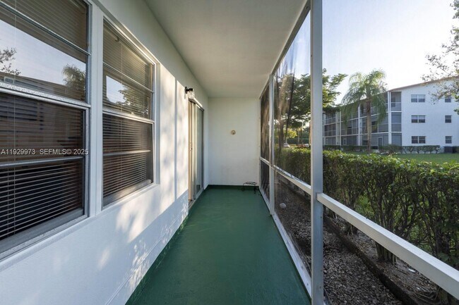 Building Photo - 130 Brighton Dr