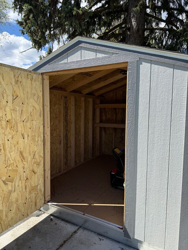 Building Photo - Ideally Located and Updated 4 Bed 2 Bath Fully-Fenced Home w/ Detached Garage/Shop!