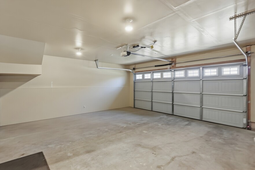 Garage - 247 Madison Ln