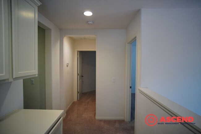 Building Photo - Stunning 4 Bed, 2.5 Bath Home with Pool Access | Southwest Bakersfield