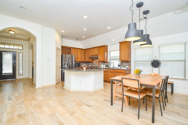 Building Photo - 16814 Ranger Ridge Dr