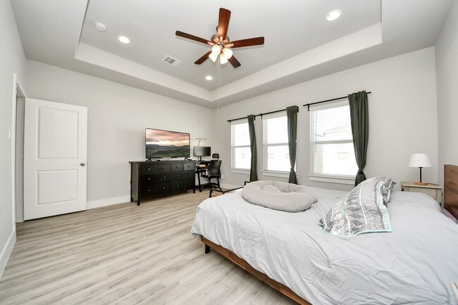 Building Photo - 9017 Lonestar Creekbend Ln