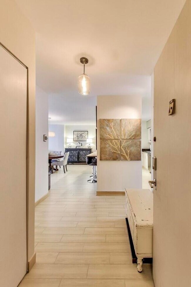 Building Photo - 1000 N Lake Shore Dr