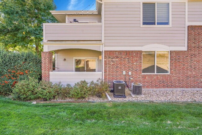 Building Photo - $1,850, 1 bed, 1 bath, located in Arvada w...