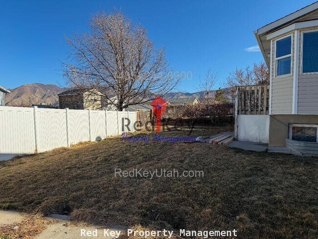 Building Photo - 790 N Single Family Home