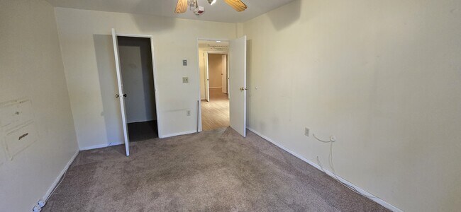 Building Photo - 142 E Maple St