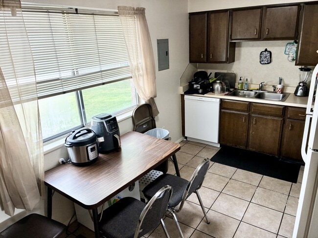 Building Photo - 1850 N 840 W