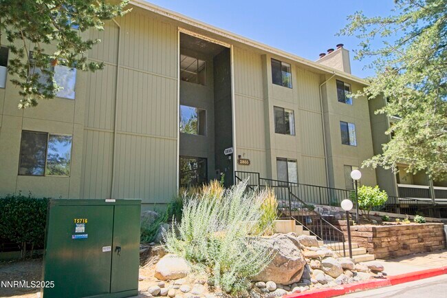 Primary Photo - 2855 Idlewild Dr