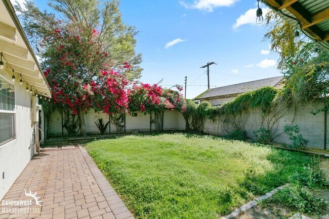 Building Photo - Charming 2Bdm 2Ba Home with Modern Studio ADU in Uptown Phoenix!