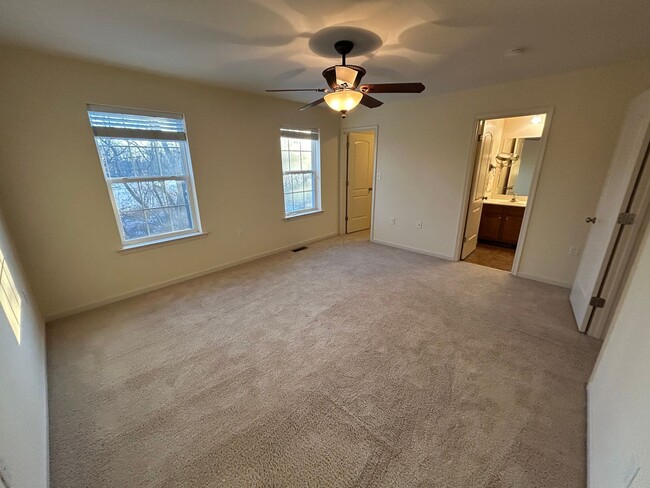 Building Photo - Spacious Townhouse on Mapleton Blvd.