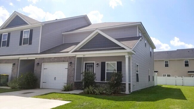 Primary Photo - Spacious 3 Bedroom 2.5 Bath Townhome with ...