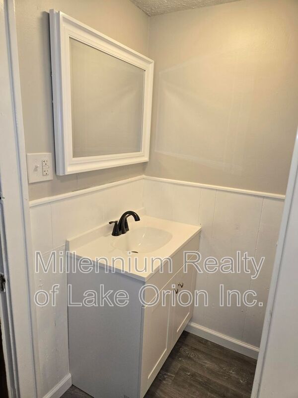 Building Photo - 30 E Beverly Ave