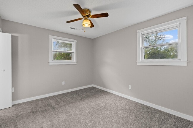 Building Photo - 100 English Rd