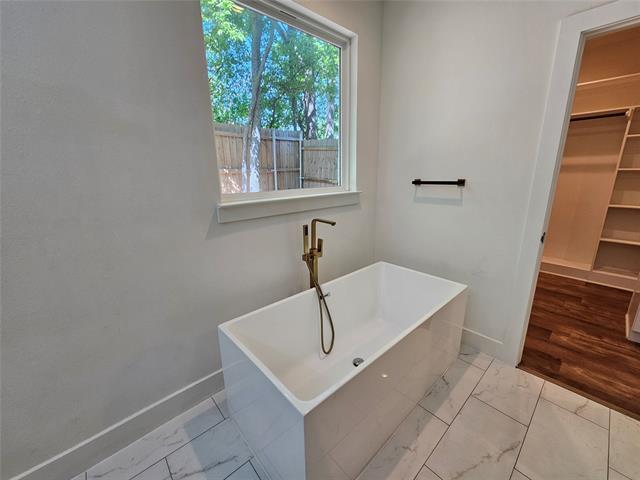 Building Photo - 2374 Southwood Dr