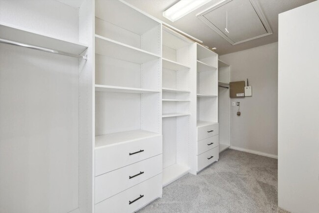 Building Photo - 6043 Fieldstone Dr