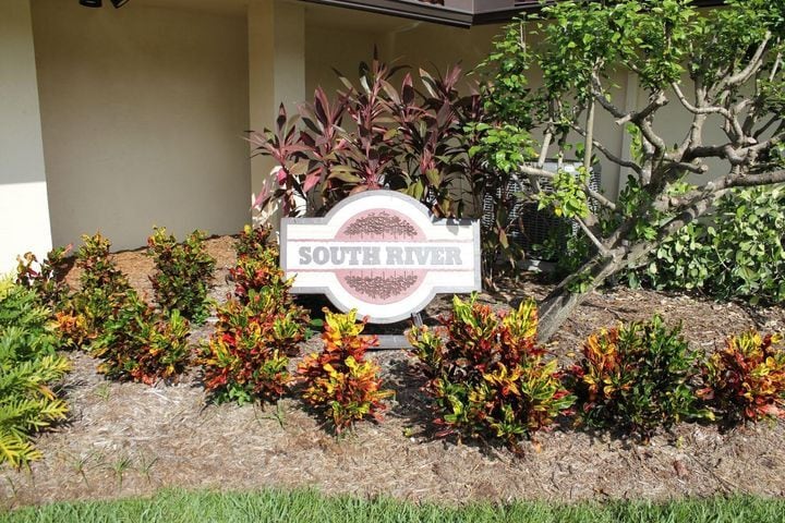 Building Photo - 510 SW South River Dr