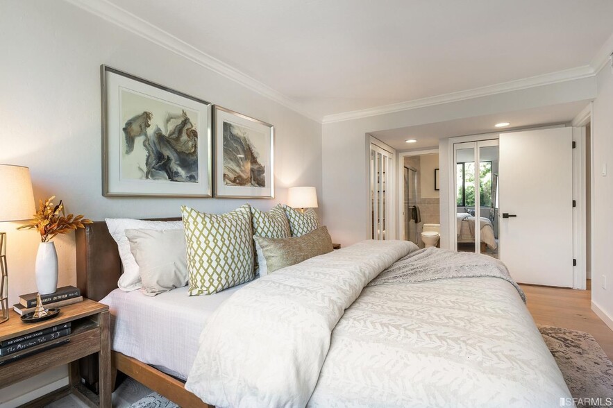 Master bedroom & bathroom - 2920 Buchanan St