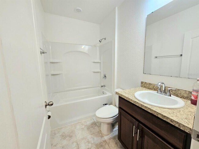Building Photo - 3050 Beacon Dr
