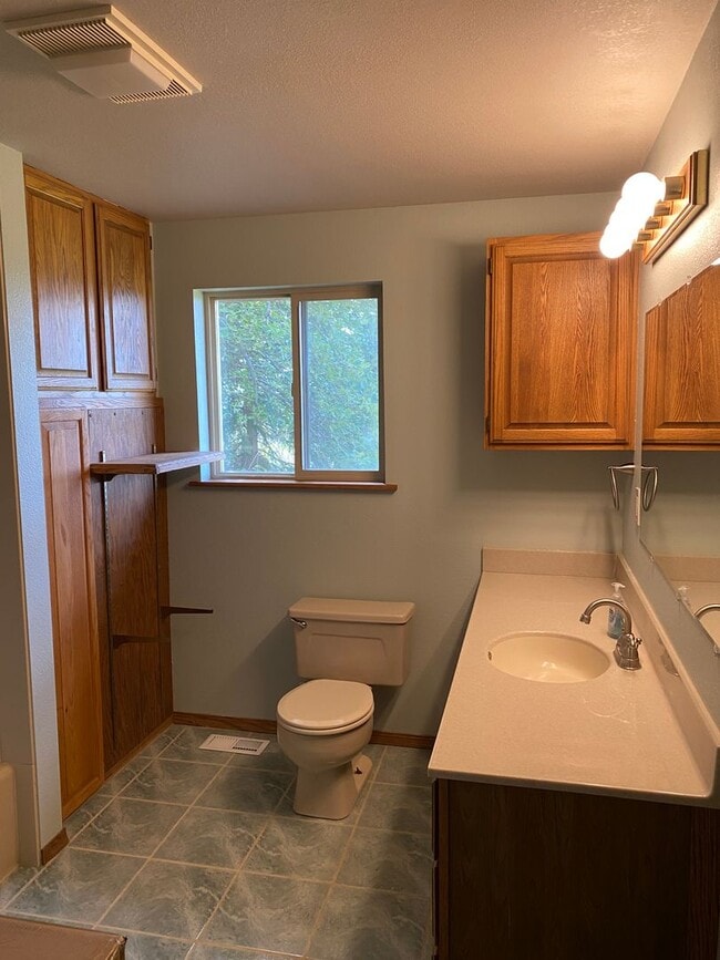 Building Photo - 4800 Airway Dr NE