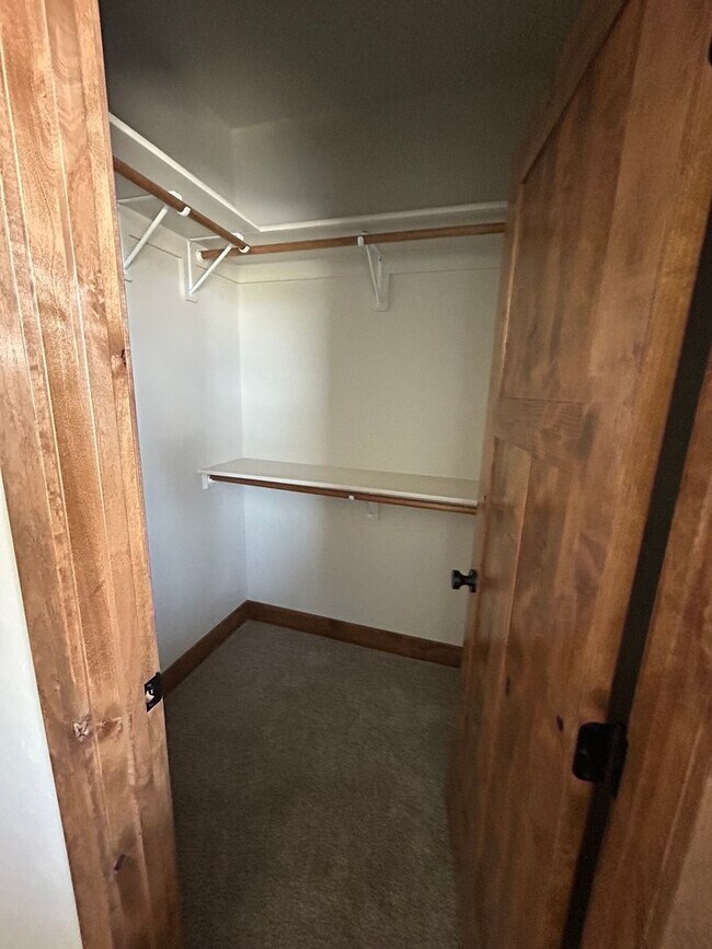 Building Photo - Beautiful Home in Rural Setting