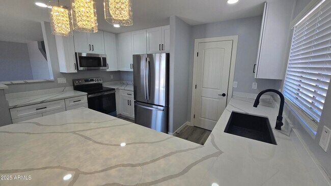 Building Photo - 23451 N El Frio Ct