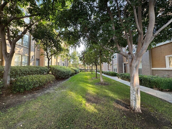 Building Photo - Beautiful 3 Bd/2Ba Spacious Home in Fuller...