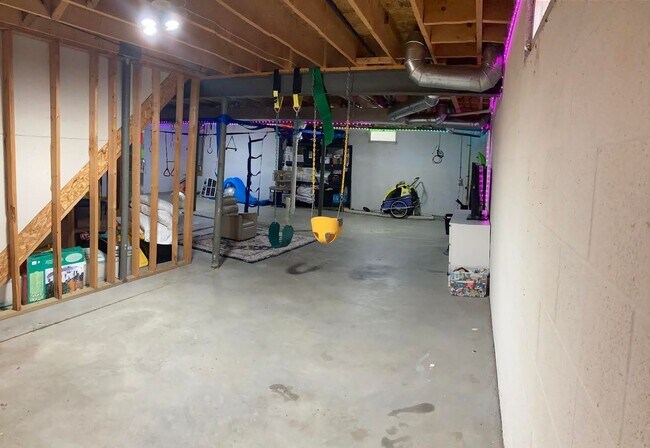 Building Photo - 521 Radcliff Dr