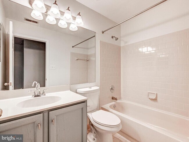 Building Photo - 29 Tenby Ct