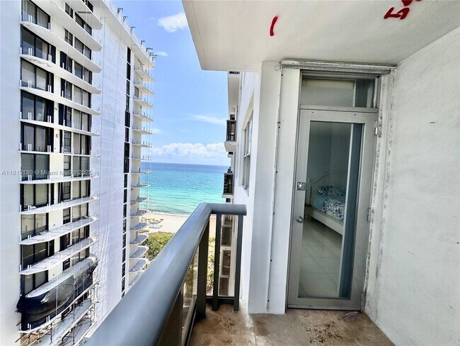 Building Photo - 6039 Collins Ave