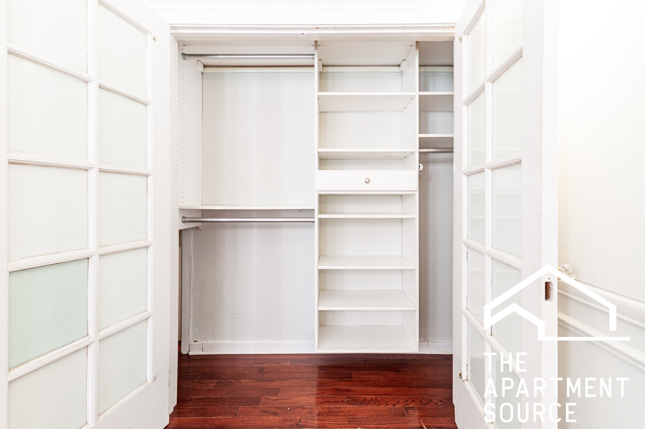 Building Photo - 544 W Surf St