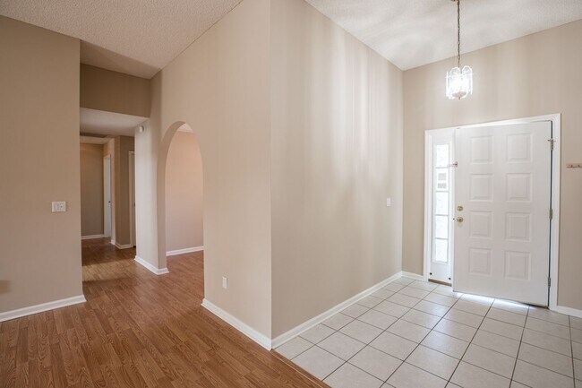 Building Photo - Great Rental in The Valley!