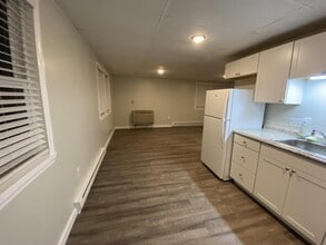 Building Photo - 95 E Main St