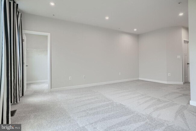 Building Photo - 10720 Presidential Pkwy