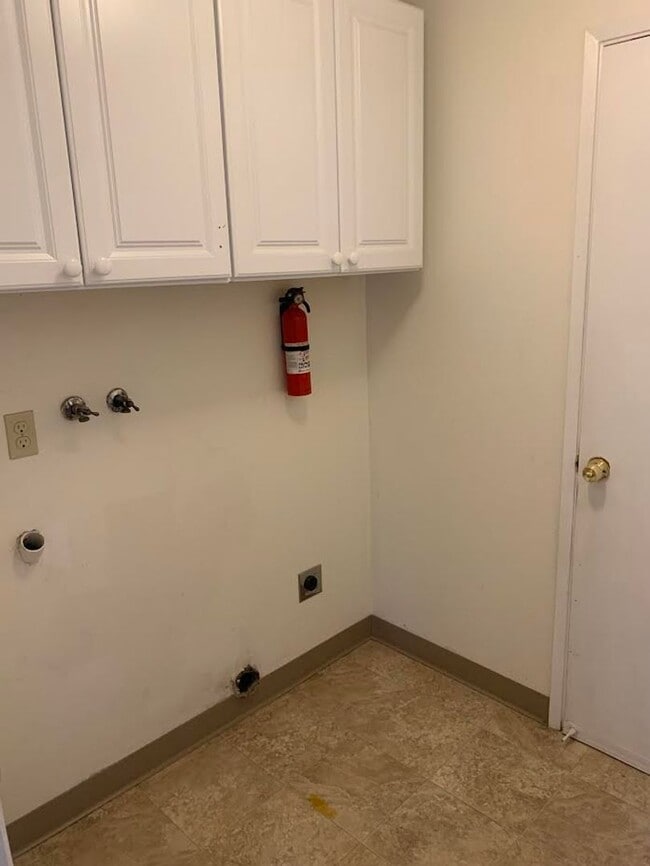 Building Photo - Single Level Near Southridge!!