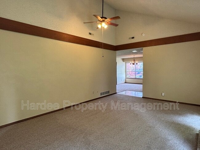 Building Photo - 9903 W Westview Dr