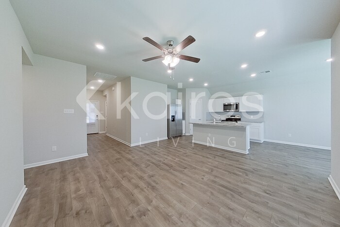 Building Photo - 402 Mango Dr