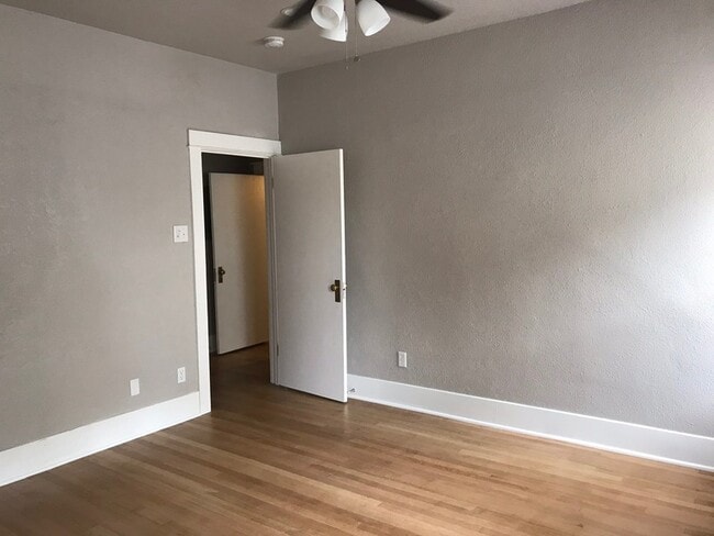 Building Photo - 1323 10th Ave