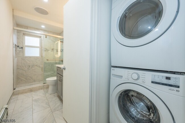 Building Photo - 36 E Henry St