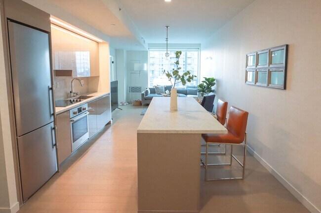 Building Photo - Luxurious Jewel high-rise condo unit; FULL...