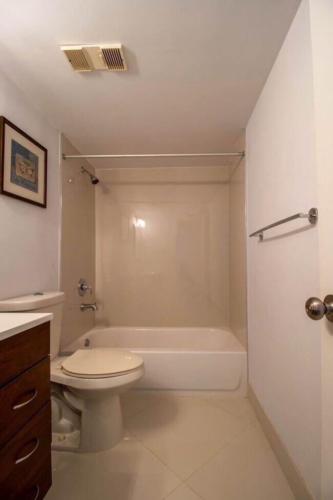 Building Photo - 2358 NW 37th Ave