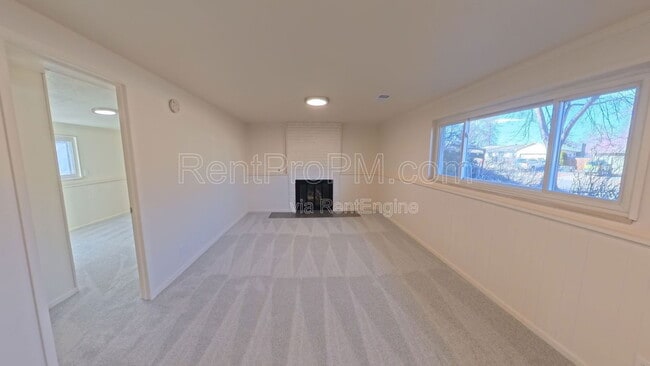 Building Photo - 1028 Skyline Dr