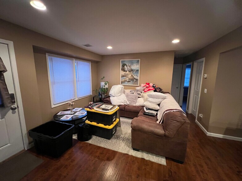 Building Photo - 3 Ikes Ln