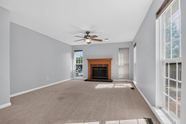 Building Photo - Meticulously maintained & spacious 4 Bd/2 full & 2 half bath home  Home in Dawson's Landing - Pet...