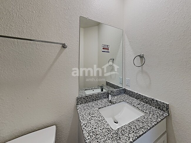 Building Photo - 211 Pebble Creek Run