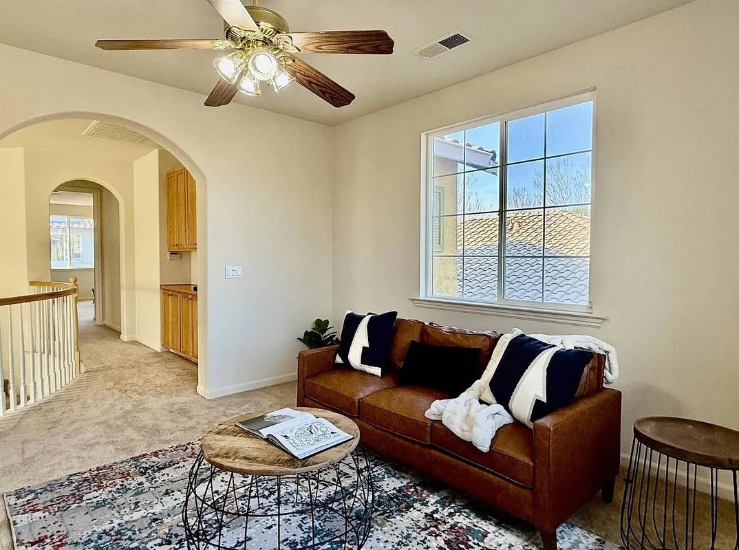 Building Photo - 3017 Roslyn Dr