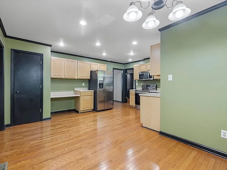 Building Photo - 1954 Celia Crescent