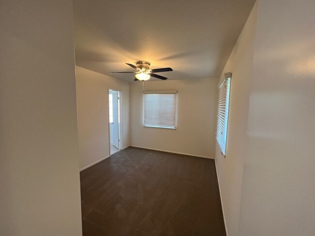 Building Photo - 3 Bed 2 Bath Home!