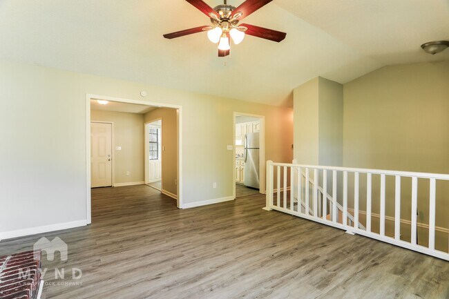Building Photo - 2708 Laburnum Dr