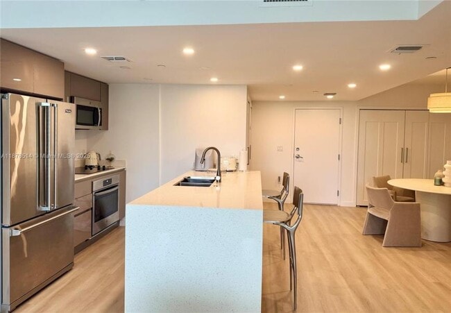 Building Photo - 2 bedroom in North Miami Beach FL 33181