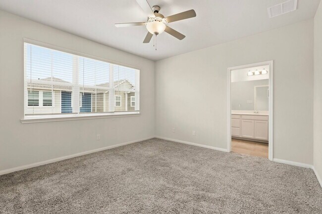 Building Photo - 1516 Lakeline Oak Dr